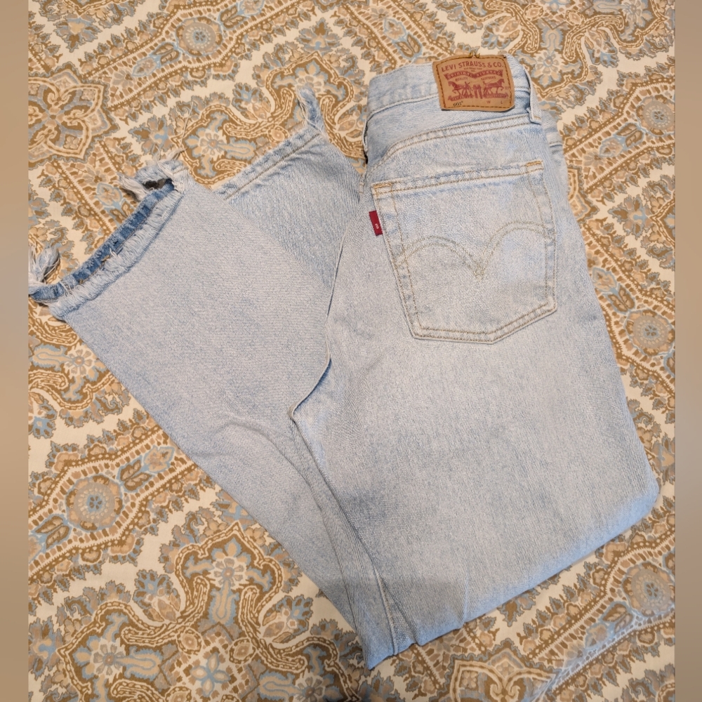 Woman's Distress Levis W26 L26